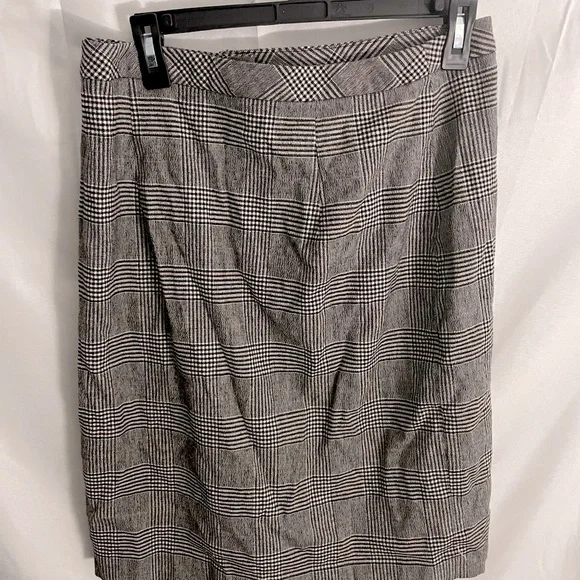 3 for 25!🌻 Banana Republic Glen Plaid Button Skirt 🌻 - Picture 7 of 7